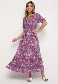 Born2be - Ciemnoróżowa Bawełniana Sukienka o Rozkloszowanym Kroju we Wzór Paisley Folurelle. Typ kołnierza: dekolt w serek. Kolor: fioletowy. Materiał: bawełna. Długość rękawa: krótki rękaw. Wzór: paisley. Styl: klasyczny, elegancki #1