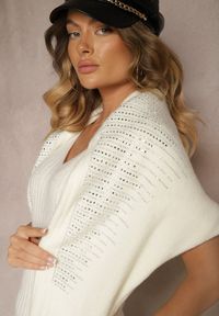 Renee - Biały Komplet z Wiskozy Sweter Ozdobiony Cyrkoniami i Prążkowana Spódnica Emelessa. Kolor: biały. Materiał: wiskoza, prążkowany. Wzór: aplikacja #4