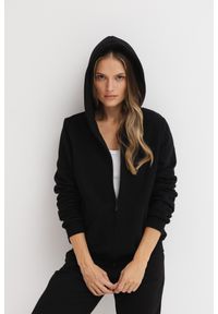 LEKKA BLUZA MOLLY CZARNA XS - Flawless. Okazja: na spacer, na co dzień. Kolor: czarny. Materiał: jeans, skóra, bawełna. Wzór: haft. Styl: casual, elegancki #1