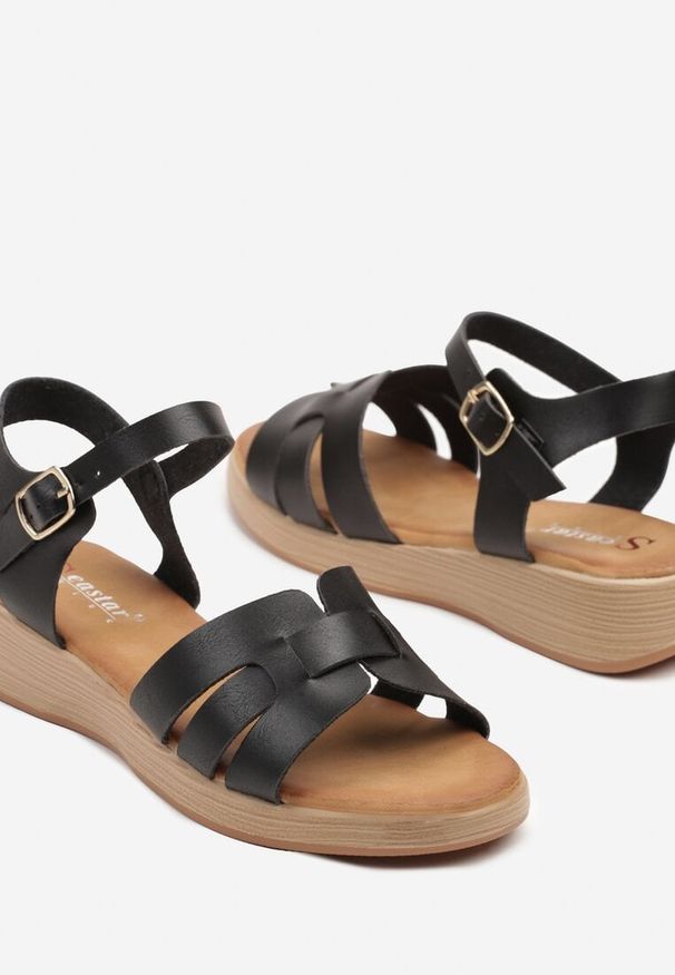 Renee - Czarne Sandały Płaskie z Ozdobnymi Paskami Viramia. Okazja: na co dzień. Zapięcie: pasek. Kolor: czarny. Materiał: jeans. Wzór: paski. Obcas: na koturnie. Styl: elegancki, casual