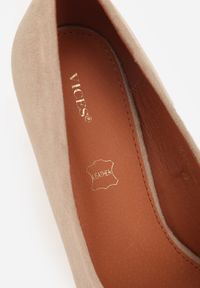 Born2be - Ciemnobeżowe Eleganckie Czółenka Vices na Słupku ze Skórzaną Wkładką Danvira. Okazja: na spotkanie biznesowe, na ślub cywilny, do pracy, na wesele. Kolor: beżowy. Materiał: skóra. Obcas: na słupku. Styl: elegancki. Wysokość obcasa: średni #3