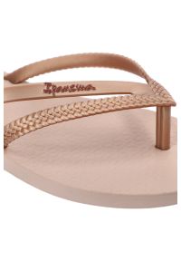 Różowe Japonki Ipanema Letnie Obuwie Damskie. Okazja: na co dzień, na spacer, na plażę. Kolor: różowy. Materiał: materiał. Wzór: paski. Sezon: lato. Styl: elegancki, casual #6