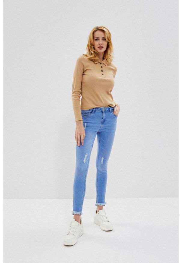 MOODO - Jeansy medium waist z przetarciami. Wzór: gładki