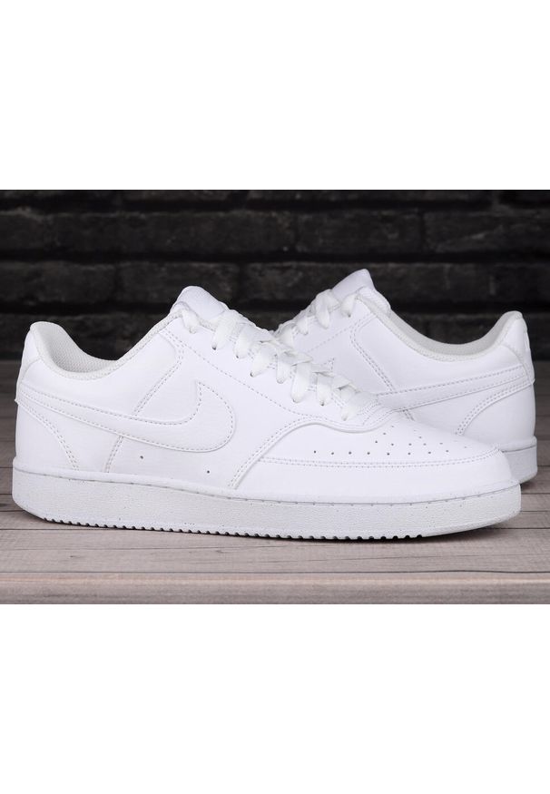 Buty męskie sportowe do chodzenia Nike COURT VISION LO NN. Kolor: biały, wielokolorowy, czarny. Model: Nike Court. Sport: turystyka piesza