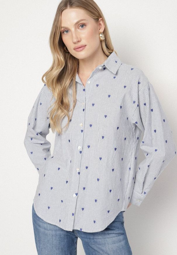 Born2be - Niebieska Bawełniana Koszula w Paski i Serduszka Fennissa. Okazja: do pracy, na spotkanie biznesowe. Kolor: niebieski. Materiał: bawełna. Długość rękawa: długi rękaw. Długość: długie. Wzór: paski. Styl: biznesowy