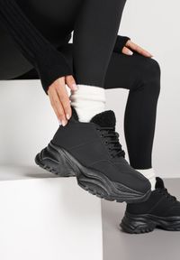Renee - Czarne Trapery Sneakersy Vices na Platformie z Tłoczeniem Nirrise. Okazja: na co dzień. Kolor: czarny. Materiał: dresówka. Obcas: na platformie. Styl: casual