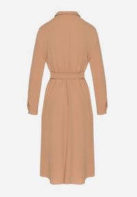 Born2be - Brązowa Koszulowa Sukienka Midi z Guzikami i Materiałowym Paskiem Tetenai. Okazja: na co dzień. Kolor: brązowy. Materiał: materiał. Typ sukienki: koszulowe. Styl: casual. Długość: midi #6