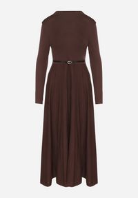 Born2be - Brązowa Rozkloszowana Sukienka z Dzianiny z Wiskozą z Długim Rękawem i Paskiem Tusmina. Okazja: na co dzień. Kolor: brązowy. Materiał: wiskoza, dzianina. Długość rękawa: długi rękaw. Styl: klasyczny, casual, elegancki #7