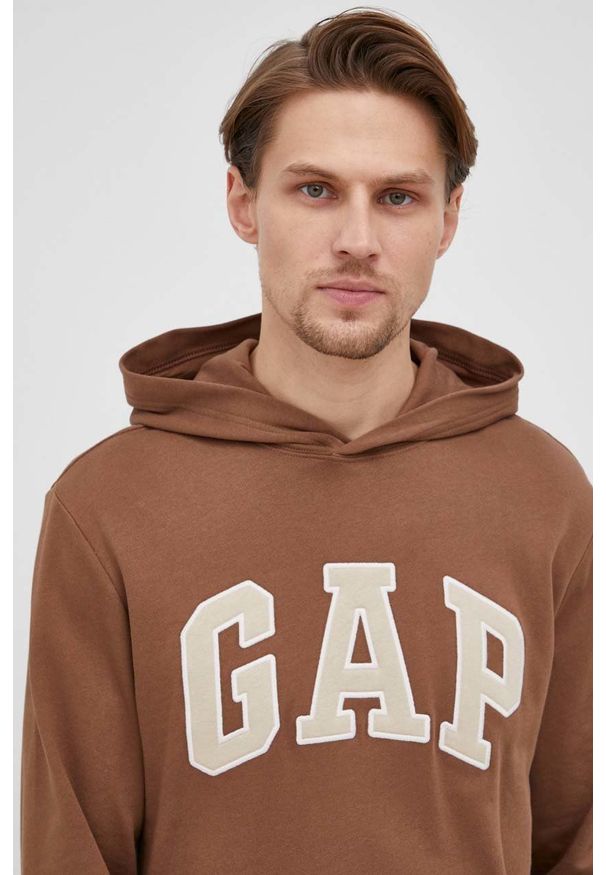 GAP bluza bawełniana męska kolor brązowy z kapturem z aplikacją. Okazja: na co dzień. Typ kołnierza: kaptur. Kolor: brązowy. Materiał: bawełna. Wzór: aplikacja. Styl: casual