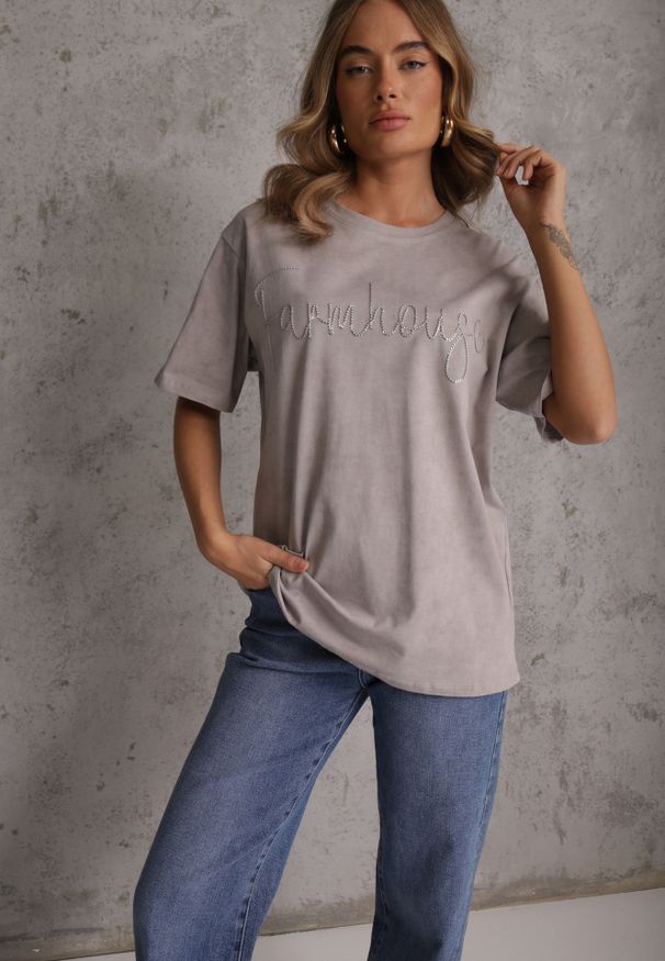 Renee - Szary Oversizowy T-shirt z Bawełny Zdobiony Haftem z Cekinami Marivia. Okazja: na co dzień. Kolor: szary. Materiał: bawełna. Wzór: haft, aplikacja. Styl: casual, elegancki