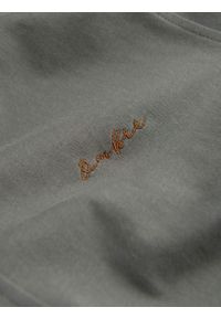 Ombre Clothing - Bawełniana męska koszula REGULAR z dzianiny single jersey - jasny khaki V4. Kolor: brązowy. Materiał: bawełna, jersey, dzianina. Wzór: haft, kolorowy #6