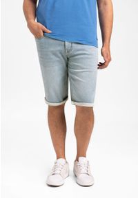 Volcano - Jasnoniebieskie szorty jeansowe D-MEXT. Kolor: niebieski. Materiał: jeans. Długość: krótkie. Styl: klasyczny