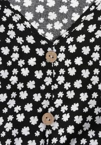 Born2be - Czarna Rozkloszowana Sukienka z Bawełny w Kwiaty z Guzikami Ronelle. Okazja: na co dzień, na randkę, na spacer. Kolor: czarny. Materiał: bawełna. Wzór: kwiaty. Typ sukienki: rozkloszowane, proste. Styl: casual, elegancki #5