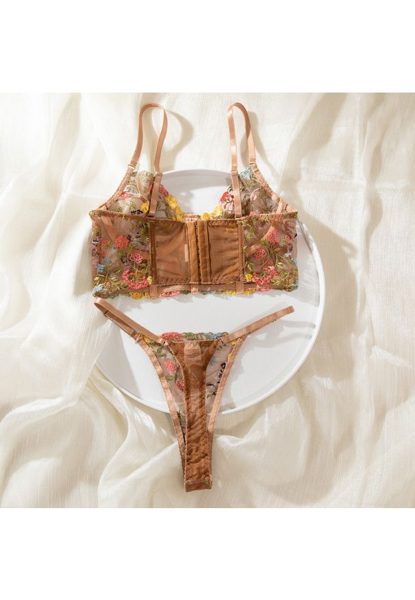 Intica - Komplet haftowanej bielizny z biustonoszem i majtkami tanga Dulina. Kolor: brązowy. Materiał: materiał. Wzór: haft