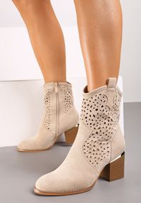 Renee - Beżowe Ażurowe Botki Kowbojki na Słupku Velaelia. Okazja: na co dzień. Kolor: beżowy. Wzór: ażurowy. Obcas: na słupku. Styl: casual, elegancki. Wysokość obcasa: średni #1