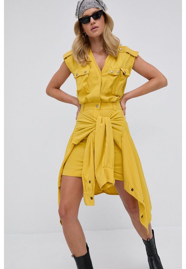 Diesel Sukienka kolor żółty mini rozkloszowana. Kolor: żółty. Materiał: tkanina, jedwab, materiał, lyocell. Wzór: gładki. Typ sukienki: asymetryczne, rozkloszowane. Długość: mini