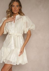 Renee - Beżowa Sukienka Koszulowa z Bawełną Ozdobiona Paskiem i Haftami Lirine. Okazja: na co dzień. Kolor: beżowy. Materiał: bawełna. Wzór: aplikacja, haft. Typ sukienki: koszulowe. Styl: klasyczny, casual