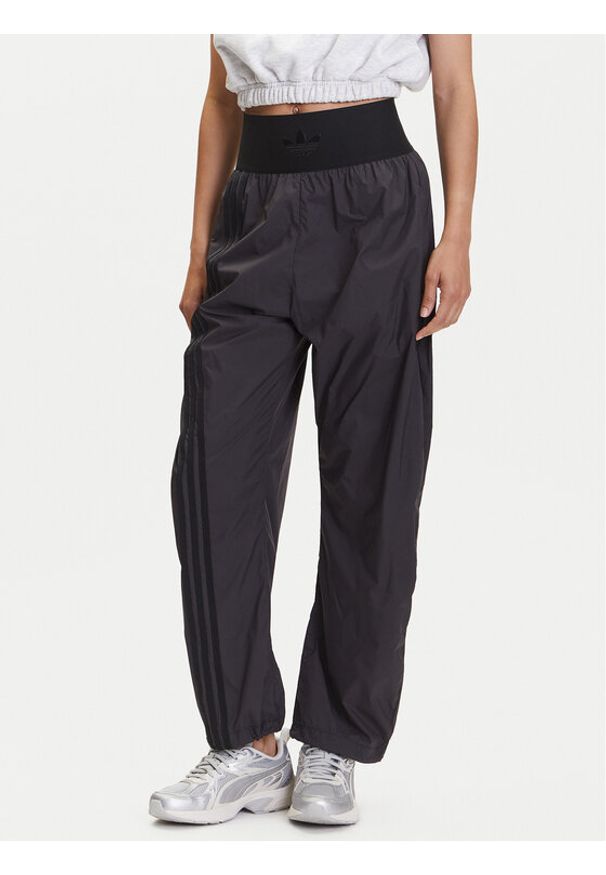 Adidas - adidas Spodnie dresowe JJ0920 Szary Loose Fit. Kolor: szary. Materiał: syntetyk