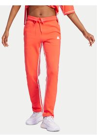 Adidas - adidas Spodnie dresowe Dance All-Gender Versatile IS0897 Pomarańczowy Regular Fit. Kolor: pomarańczowy. Materiał: bawełna