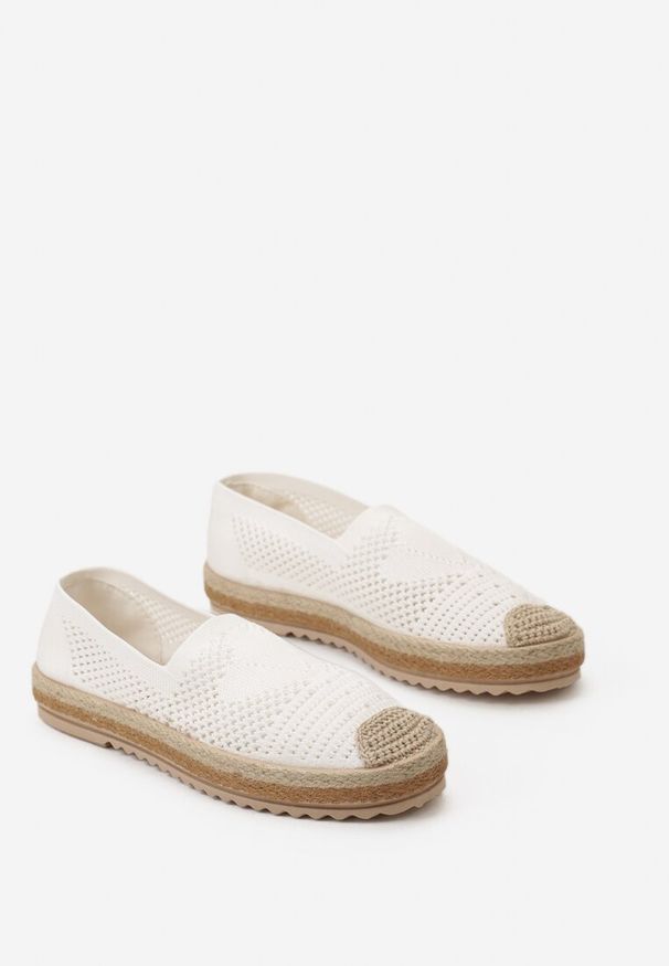 Born2be - Białe Espadryle z Ażurową Cholewką i Plecionką na Podeszwie oraz Nosku Thalessia. Kolor: biały. Szerokość cholewki: normalna. Wzór: ażurowy. Sezon: lato