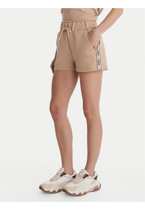 Guess Szorty sportowe V3GD13 KB3P2 Beżowy Regular Fit. Kolor: beżowy. Materiał: bawełna