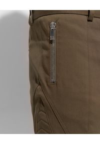 Les Hommes - LES HOMMES - Zielone spodnie z zamkami. Kolor: zielony. Materiał: bawełna, elastan. Wzór: aplikacja #2