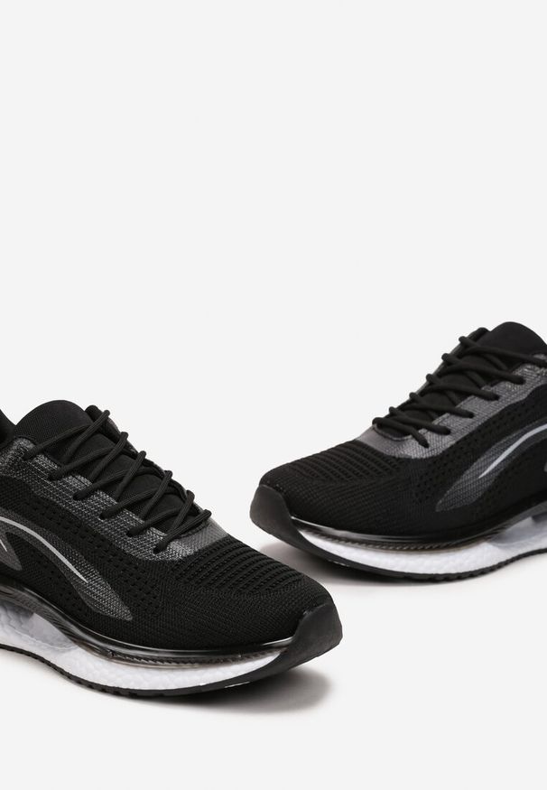 Born2be - Czarne Sznurowane Buty Sportowe z Miękką Podeszwą i Siateczką Elerina. Zapięcie: pasek. Kolor: czarny. Wzór: aplikacja