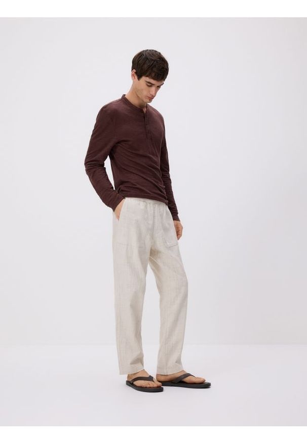 Reserved - Bawełniane spodnie jogger - złamana biel. Materiał: bawełna