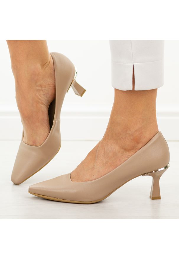 Beżowe lico Polskie szpilki damskie Suzana 6030. Kolor: beżowy. Materiał: skóra. Szerokość cholewki: normalna. Sezon: wiosna, lato, jesień. Styl: wizytowy, klasyczny, elegancki