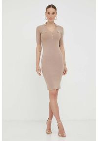 Guess sukienka kolor beżowy mini dopasowana. Kolor: beżowy. Materiał: dzianina. Długość rękawa: krótki rękaw. Wzór: gładki. Typ sukienki: dopasowane. Długość: mini #4
