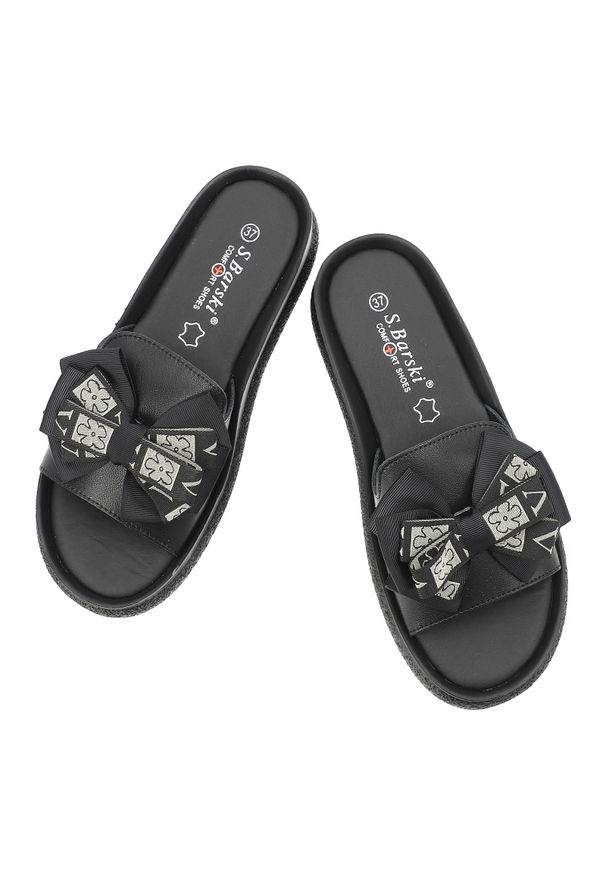 Klapki damskie S.Barski, cholewka ze skóry naturalnej licowej wsuwany fason szeroki pasek z przodu ozdobna kokarda, czarne, KV61-6061. Kolor: czarny. Materiał: skóra