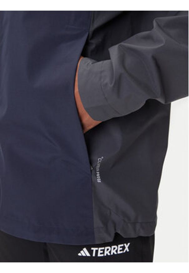 Adidas - adidas Kurtka przeciwdeszczowa Nat Geo Climaproof KC2343 Granatowy Loose Fit. Kolor: niebieski. Materiał: syntetyk. Technologia: ClimaProof (Adidas)