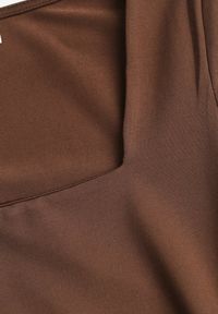 Renee - Brązowa Bluzka Longsleeve z Wiskozą i Kwadratowym Dekoltem Seliusei. Typ kołnierza: dekolt kwadratowy. Kolor: brązowy. Materiał: wiskoza, dzianina. Długość rękawa: długi rękaw. Długość: długie. Styl: klasyczny #6