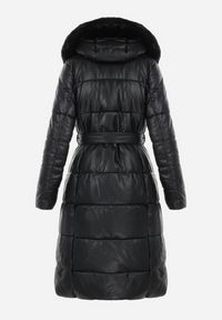 Born2be - Czarna Kurtka Długa Pikowana Płaszcz z Imitacji Skóry z Futerkiem Sezee. Kolekcja: dla wysokich. Kolor: czarny. Materiał: skóra, futro. Długość: długie. Sezon: zima, jesień #3