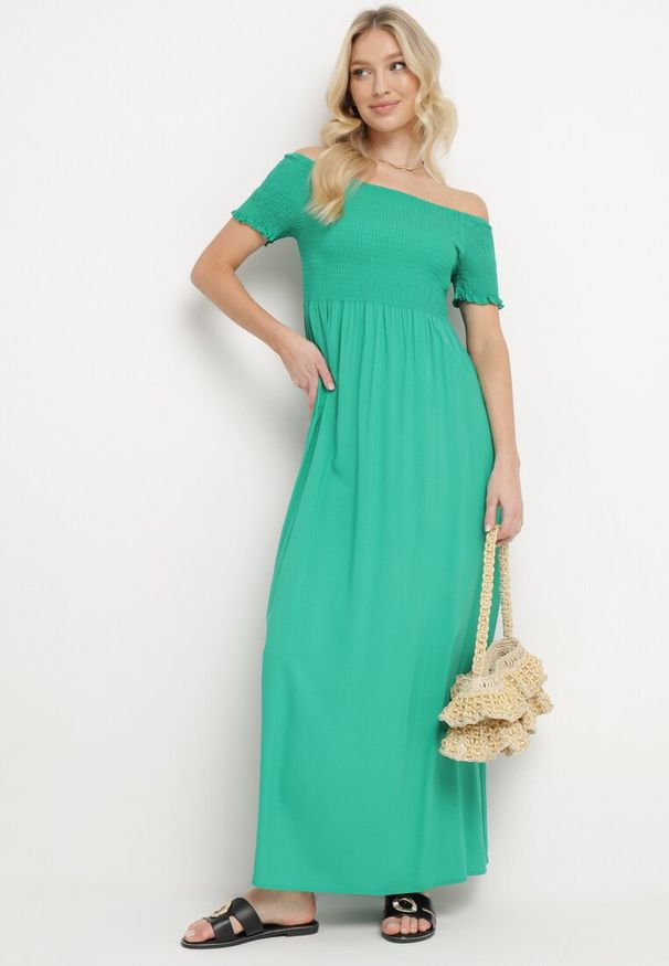 Born2be - Zielona Sukienka Hiszpanka o Rozkloszowanym Fasonie z Bawełny Angolima. Okazja: na co dzień. Typ kołnierza: dekolt hiszpanka. Kolor: zielony. Materiał: bawełna. Długość rękawa: krótki rękaw. Wzór: aplikacja. Typ sukienki: proste. Styl: casual, elegancki