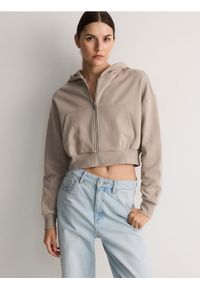 Reserved - Rozpinana bluza z kapturem - beżowy. Typ kołnierza: kaptur. Kolor: beżowy. Materiał: dzianina, bawełna #1
