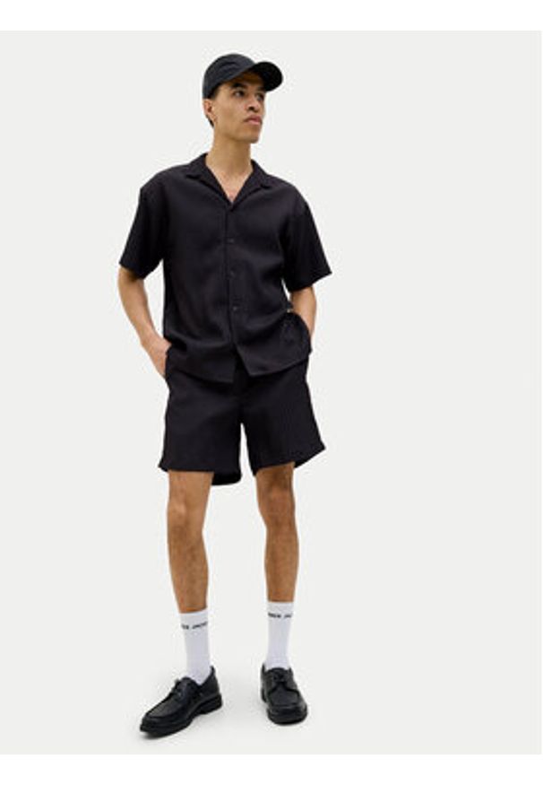 Jack & Jones - Jack&Jones Szorty materiałowe Jaiden 12269672 Czarny Relaxed Fit. Kolor: czarny. Materiał: syntetyk