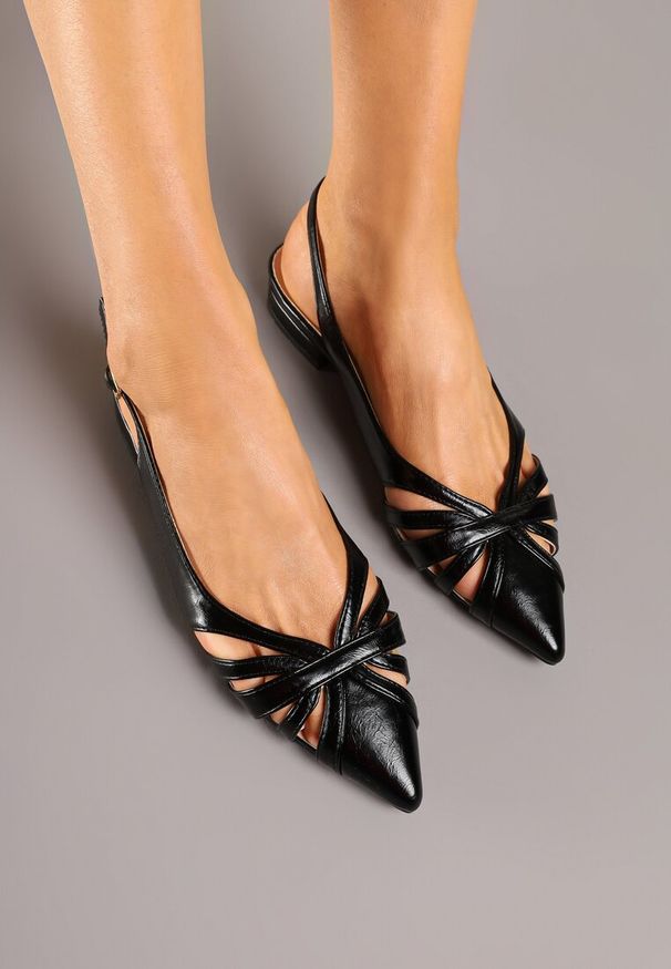 Renee - Czarne Sandały Typu Slingback Ozdobione Wycięciami Tenosea. Okazja: na co dzień, do pracy. Zapięcie: sprzączka. Kolor: czarny. Materiał: skóra. Wzór: aplikacja. Styl: casual, elegancki, klasyczny