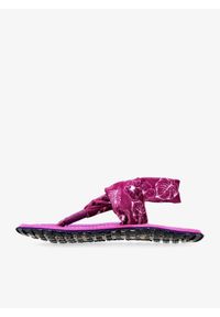 Sandały turystyczne damskie Gumbies Slingback Sandals. Kolor: różowy