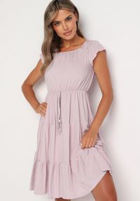 Born2be - Różowa Rozkloszowana Sukienka w Hiszpańskim Stylu z Gumką w Pasie Yemvia. Okazja: na co dzień. Typ kołnierza: dekolt hiszpanka. Kolor: różowy. Materiał: wiskoza, jeans, bawełna, materiał. Sezon: lato. Typ sukienki: proste. Styl: casual, elegancki #2