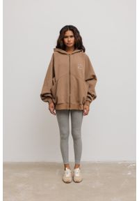 Marsala - Bluza typu oversize z HAFTEM, w kolorze CAMEL- DALLAS-UNI. Typ kołnierza: kaptur. Materiał: bawełna, dzianina, poliester. Wzór: haft. Styl: sportowy
