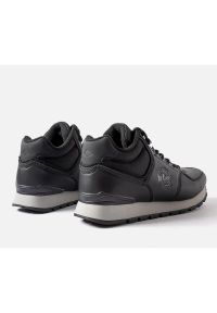 Czarne ciepłe buty Lee Cooper LCJ-23-31-3060M. Okazja: na co dzień. Nosek buta: okrągły. Kolor: czarny. Materiał: guma. Sezon: zima. Sport: turystyka piesza #4