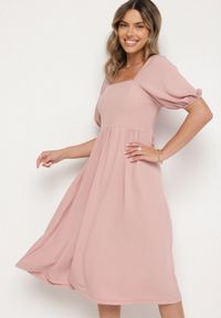 Born2be - Różowa Rozkloszowana Sukienka z Bufiastymi Rękawami Kolireva. Okazja: na co dzień. Typ kołnierza: dekolt kwadratowy. Kolor: różowy. Styl: elegancki, casual #4