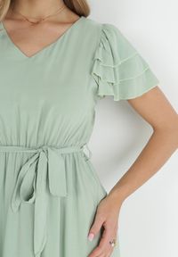 Born2be - Jasnozielona Sukienka Midi z Wiskozy z Gumką w Pasie i Materiałowym Paskiem Aricia. Okazja: na randkę, na uczelnię. Kolor: zielony. Materiał: materiał, wiskoza. Długość: midi #5