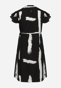 Born2be - Czarno-Biała Sukienka ze Sznurkiem w Pasie i Artystycznym Wzorem Lesidna. Kolor: czarny. Materiał: tkanina #7