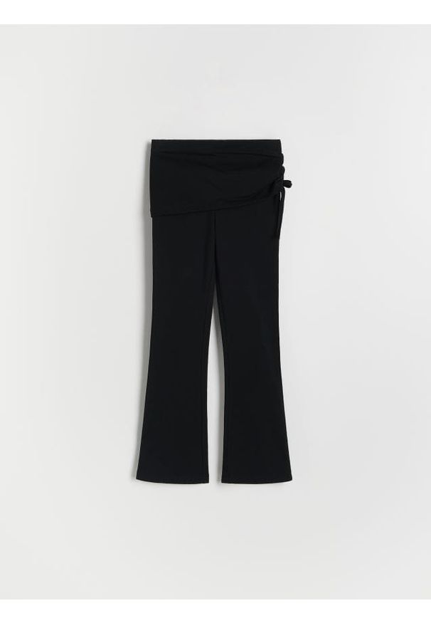 Reserved - Legginsy flare - czarny. Kolor: czarny. Materiał: tkanina, bawełna