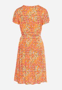 Born2be - Pomarańczowa Wiskozowa Kopertowa Sukienka Wiązana Materiałowym Sznurkiem z Gumką w Talii Zanlea. Typ kołnierza: dekolt w kształcie V. Kolor: pomarańczowy. Materiał: wiskoza, materiał. Długość rękawa: krótki rękaw. Sezon: lato. Typ sukienki: kopertowe #5