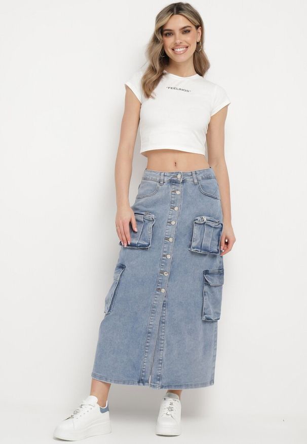 Born2be - Niebieska Jeansowa Spódnica z Wysokim Stanem z Guzikami i Ozdobnymi Kieszeniami Teruna. Okazja: na co dzień. Stan: podwyższony. Kolor: niebieski. Materiał: jeans. Styl: elegancki, casual