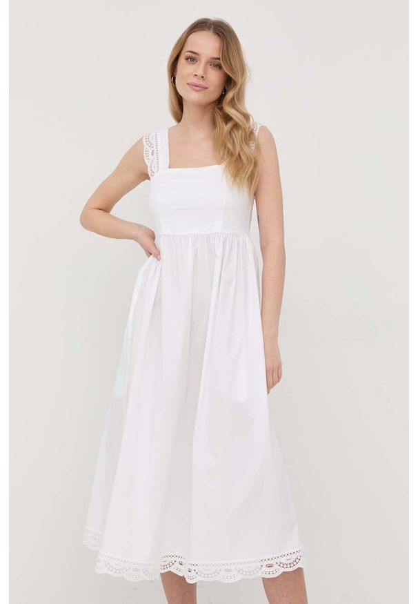 TwinSet - Twinset sukienka kolor biały midi rozkloszowana. Typ kołnierza: dekolt w karo. Kolor: biały. Materiał: tkanina. Wzór: haft. Długość: midi