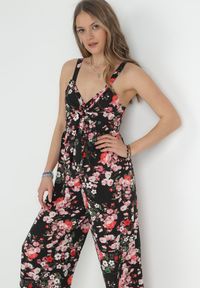 Born2be - Czarny Kombinezon w Kwiaty z Ozdobnym Wiązaniem Freewild. Kolor: czarny. Długość rękawa: na ramiączkach. Wzór: kwiaty #5
